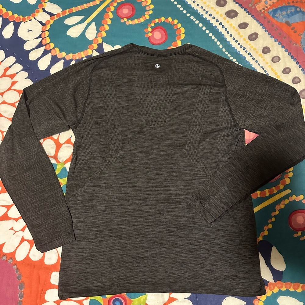 Lululemon Metal Vent Tech, Long Sleeve, Color Black and Size Large.